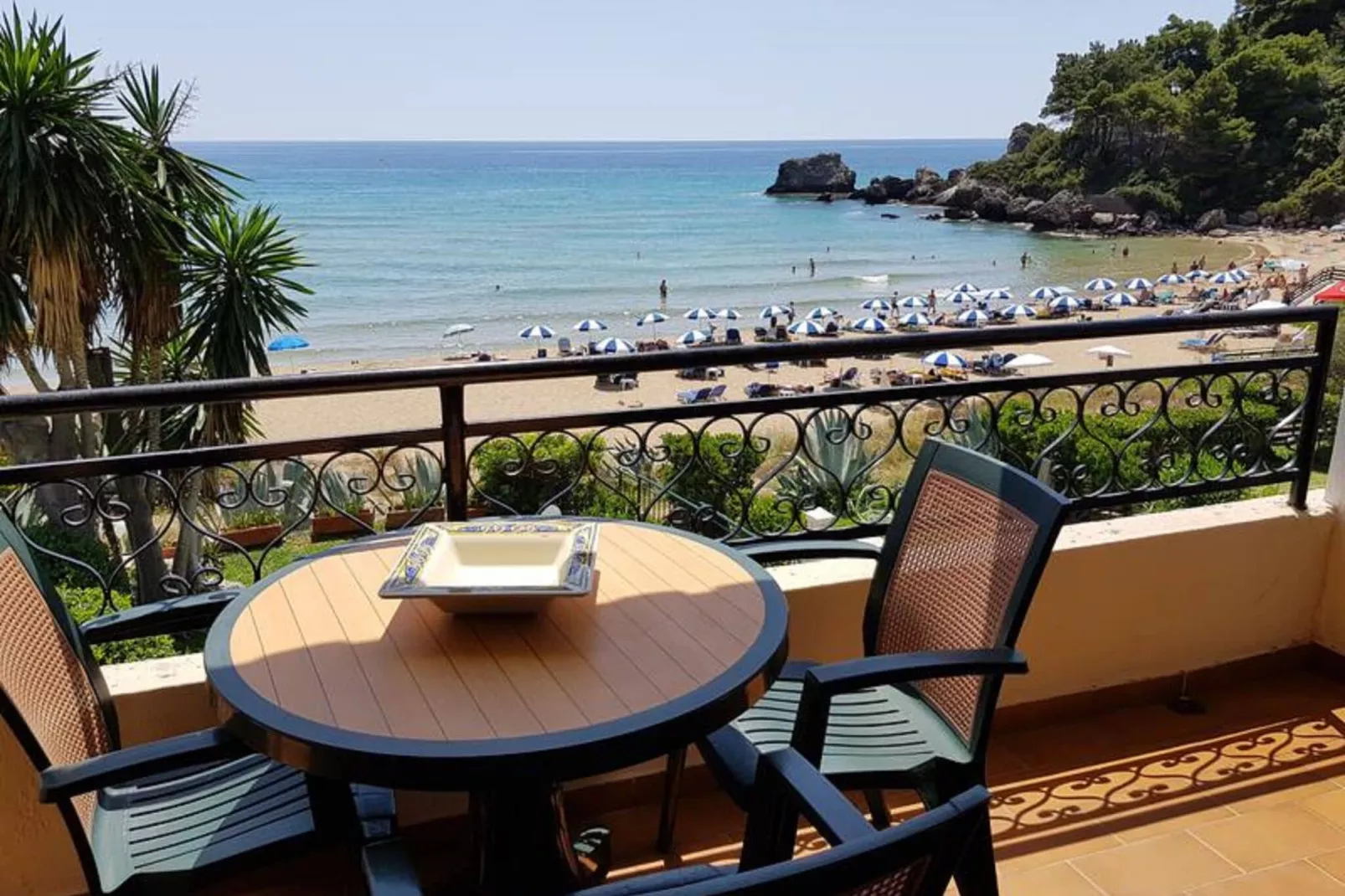 Corfu Glyfada Beachfront Apartment 7-Uitzicht zomer