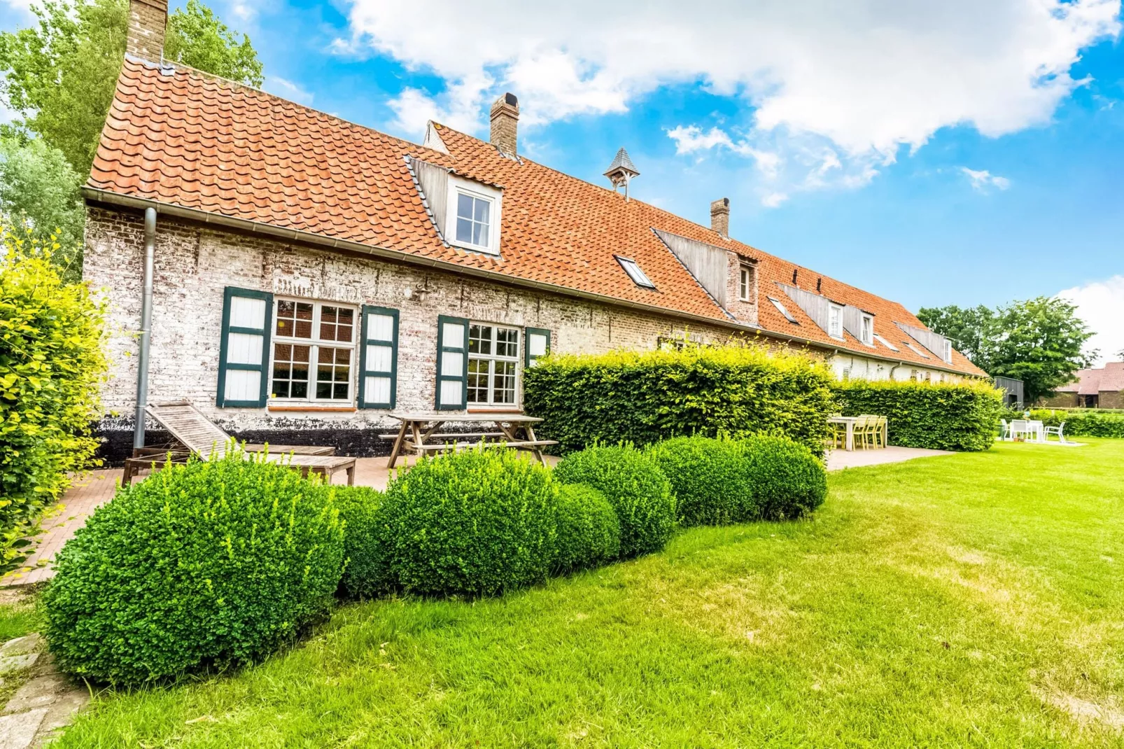 Delftse Hoeve en Landhuys-Buitenkant zomer