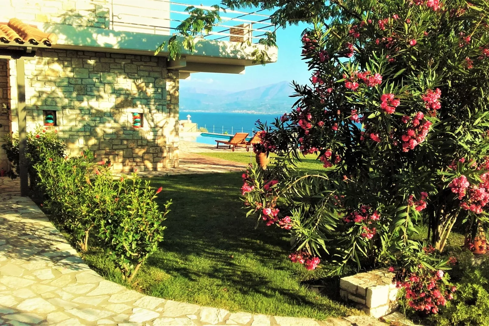 Villa Daphne-Tuinen zomer