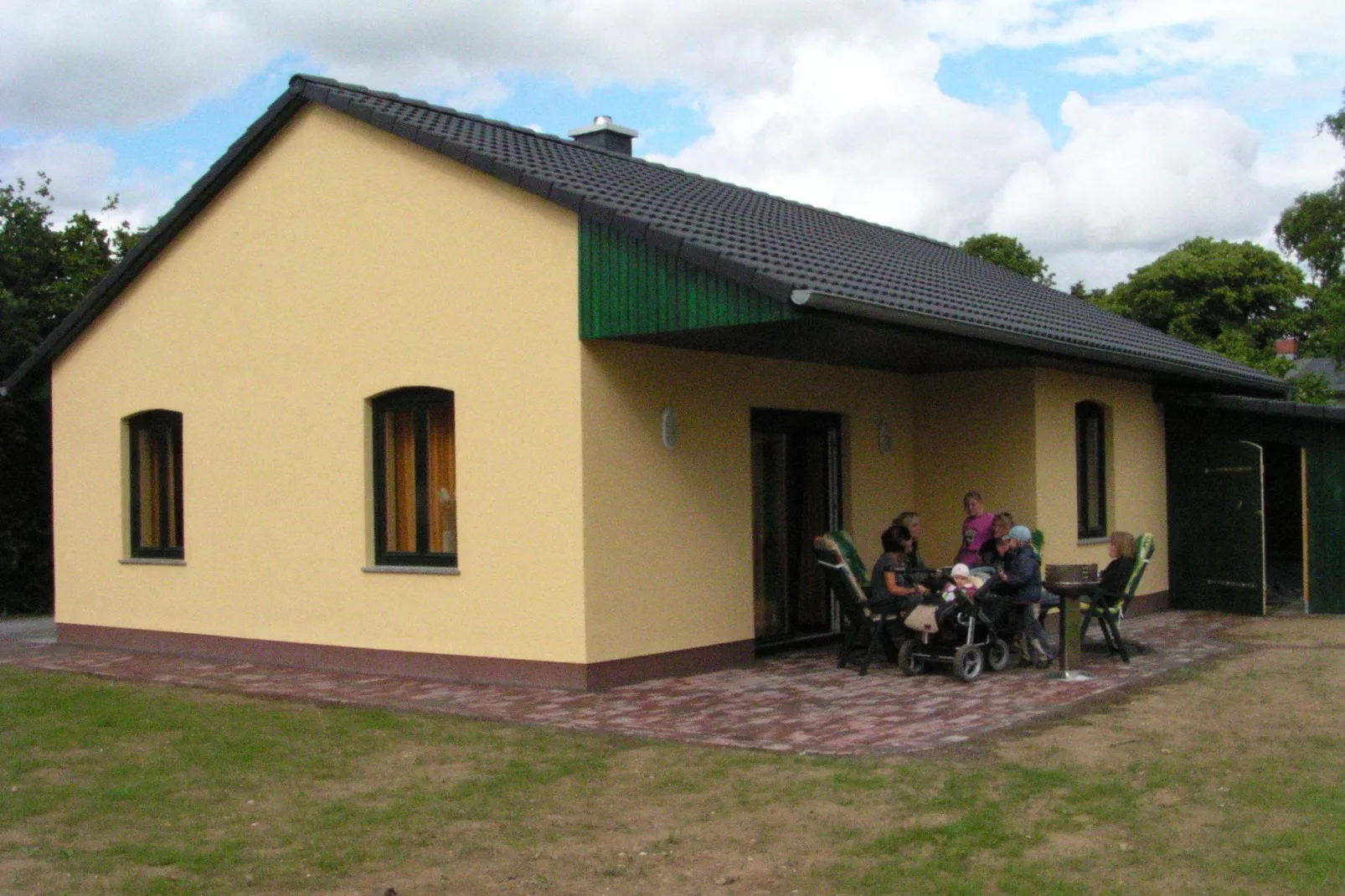 Ferienhaus mit Kamin Garten Terrasse-Buitenkant zomer