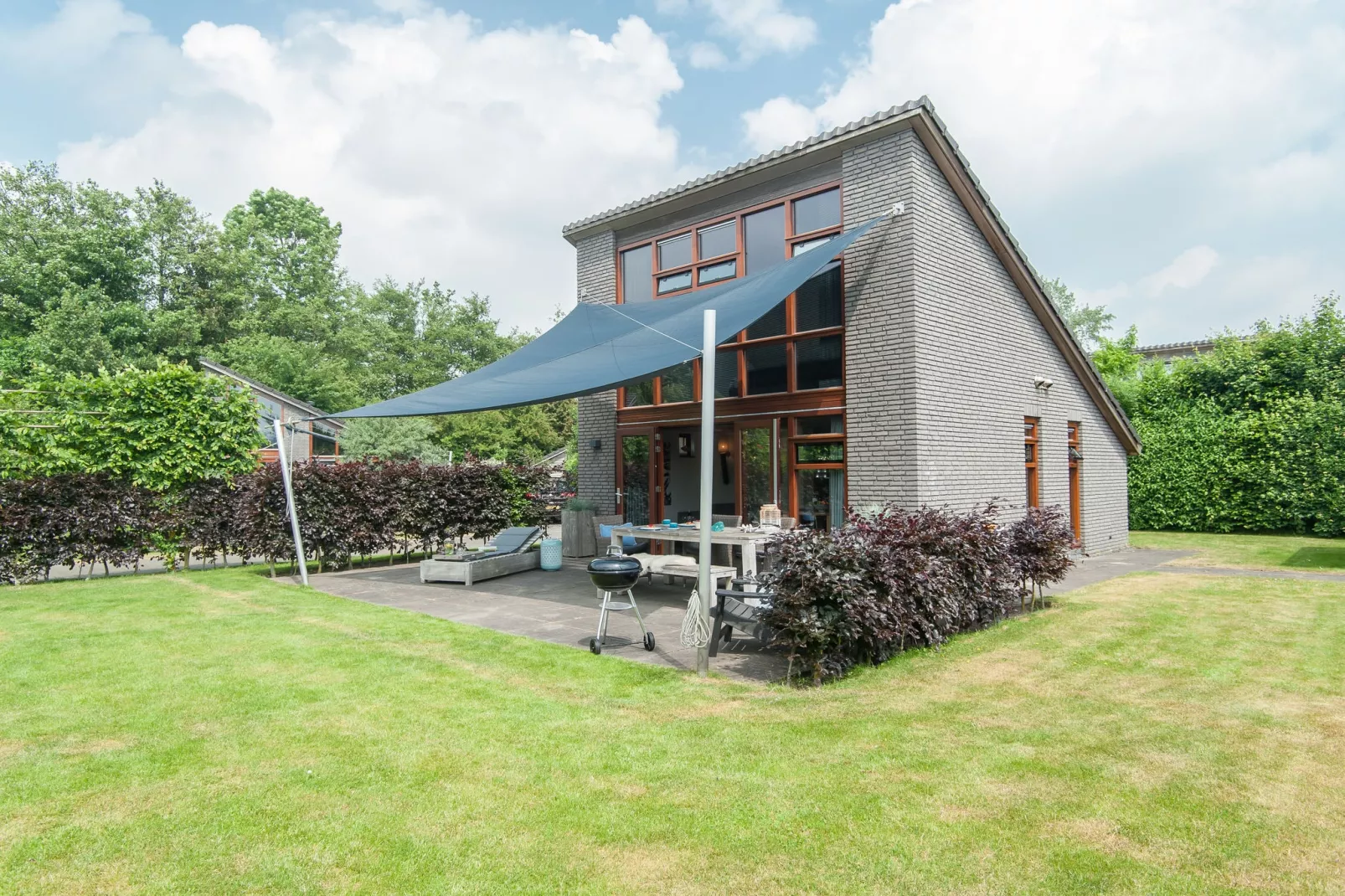 Modern vakantiehuis gelegen tegen de duinen tussen Schoorl en Bergen-Buitenkant zomer