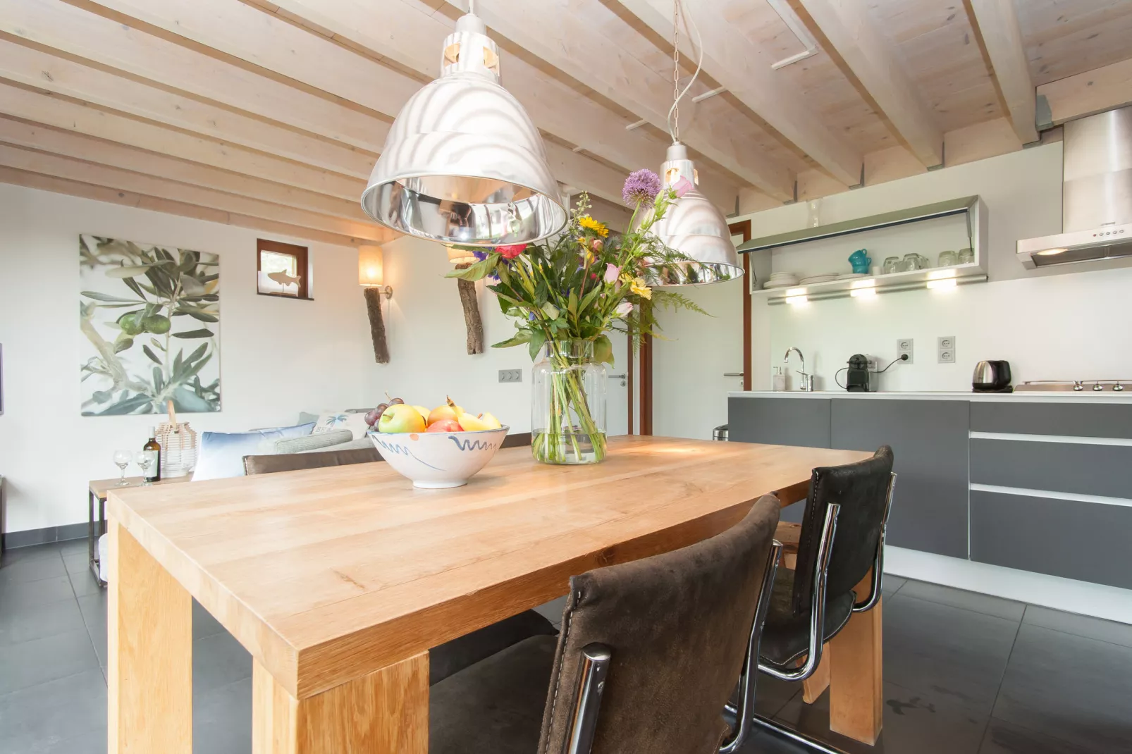 Modern vakantiehuis gelegen tegen de duinen tussen Schoorl en Bergen-Eetkamer