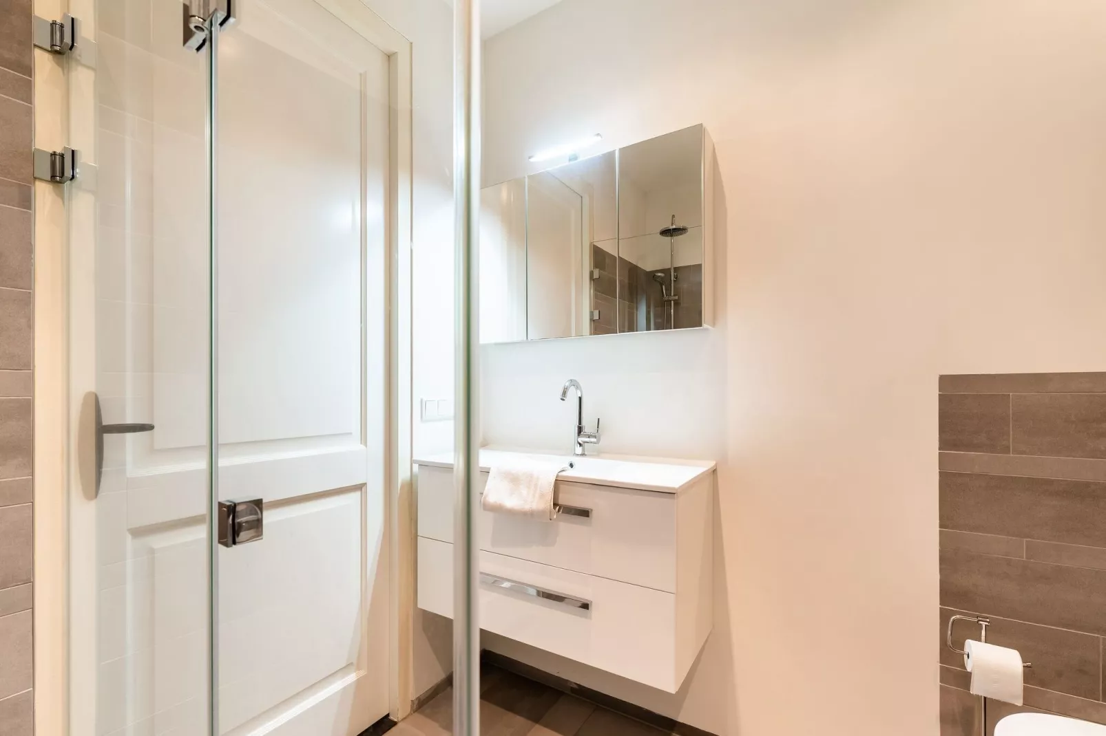 Residentie Heesdael - Suite C beneden-Badkamer
