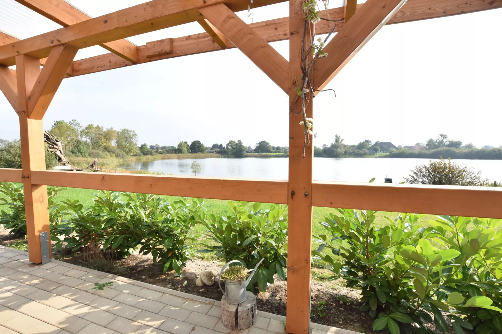 Ferienhaus Am See mit Kamin-Uitzicht zomer