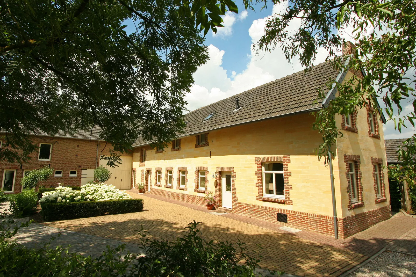 Hoeve in gunne winkel 1-Buitenkant zomer