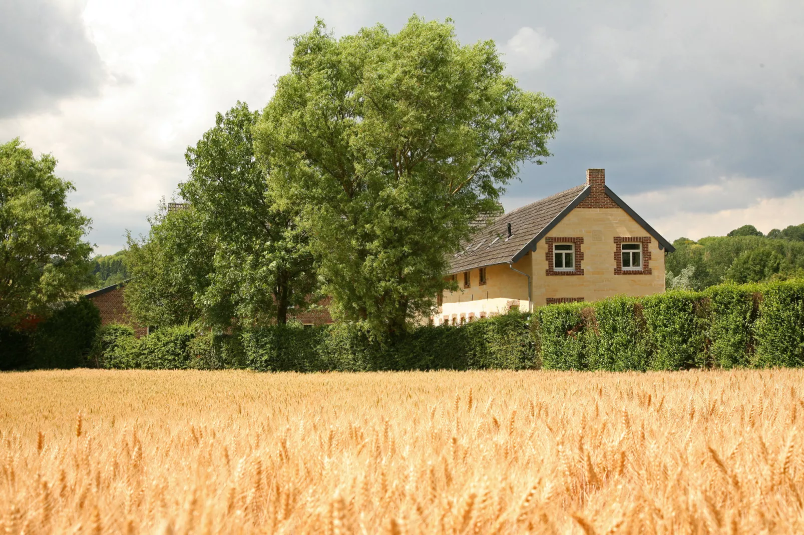 Hoeve in gunne winkel 1 en 2-Buitenkant zomer