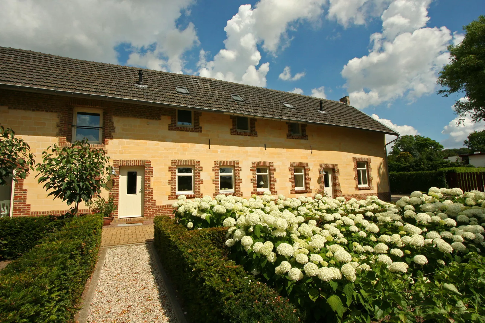 Hoeve in gunne winkel 1 en 2-Buitenkant zomer