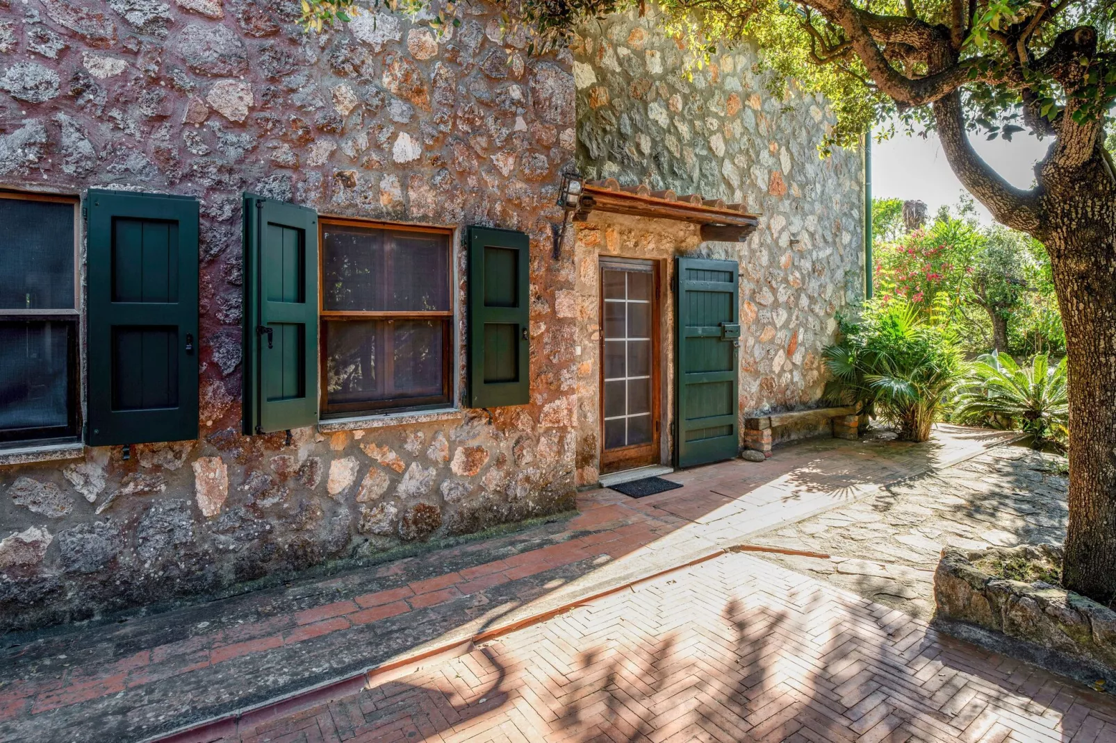 Villa Adriana-Buitenkant zomer