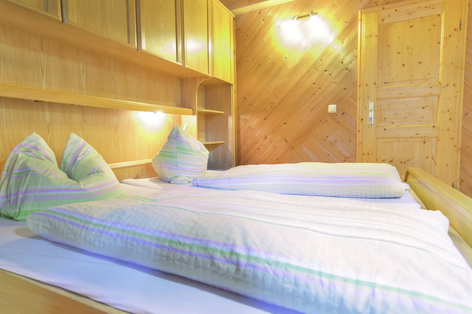 Moderne vakantiewoning in Ruhpolding met zwembad-Slaapkamer