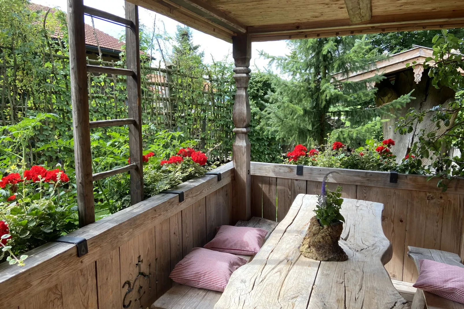 Almhütte-Terrasbalkon