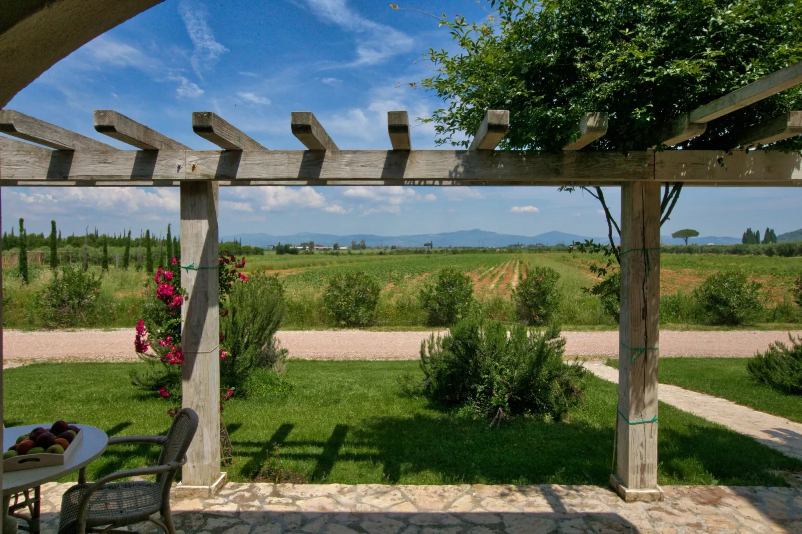 Bozzone Residenza Gialla-Uitzicht zomer