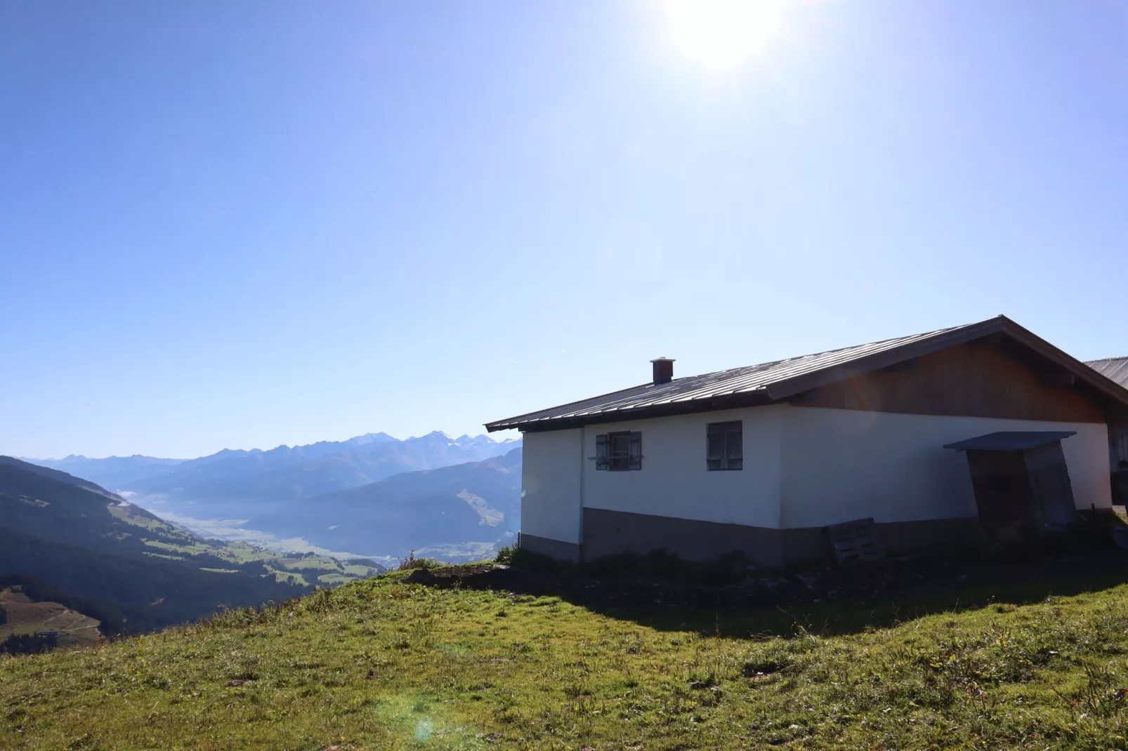 Almhütte Gipfelblick-Buitenkant zomer