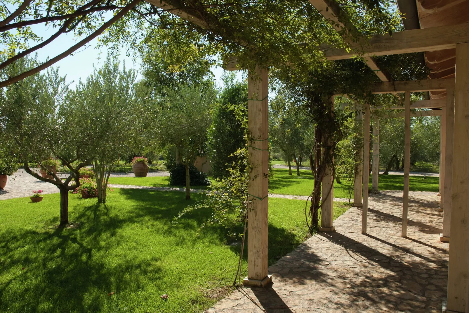 Bozzone Residenza Gialla-Tuinen zomer