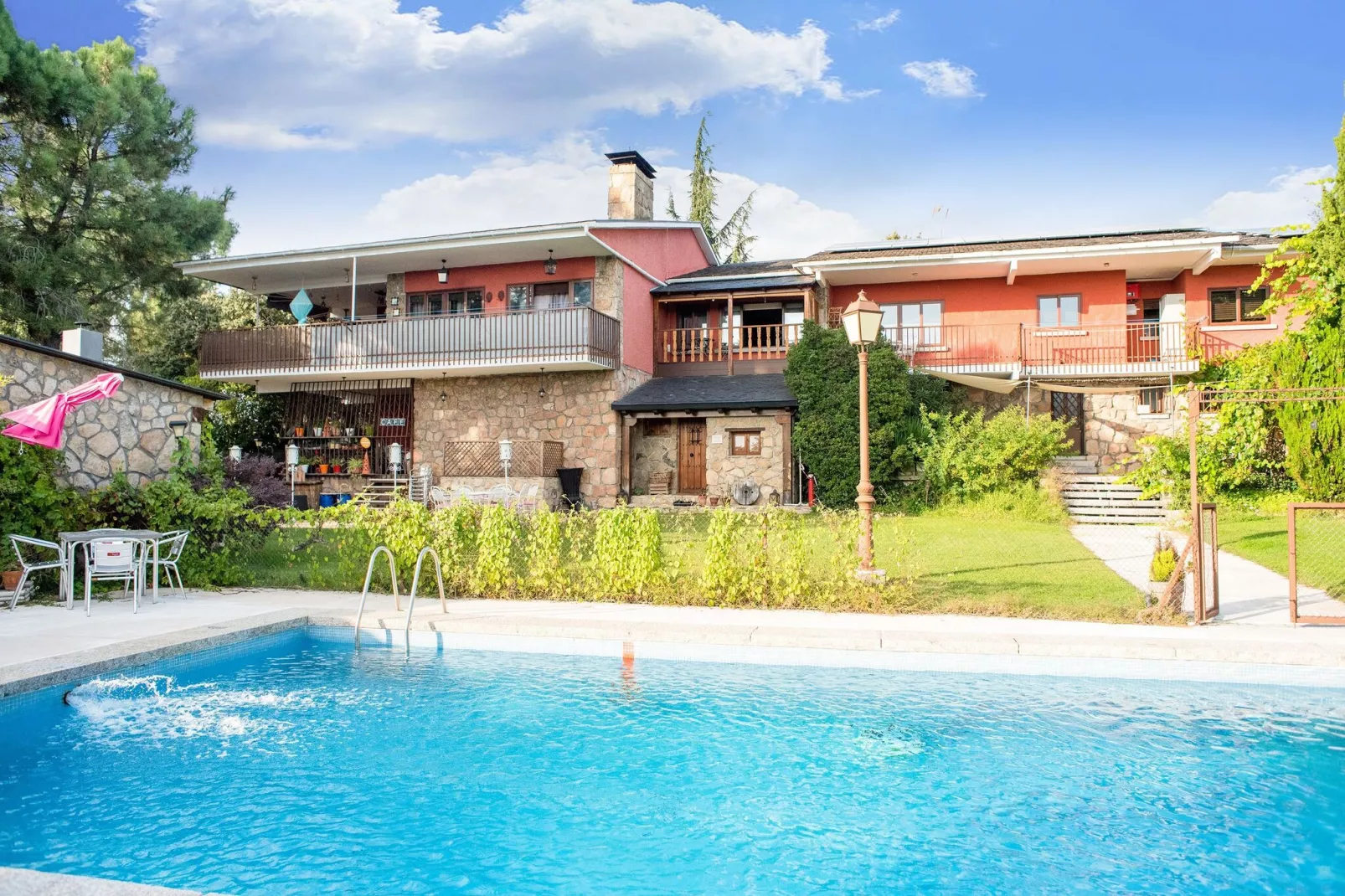 Gran jardín piscina y Spa - Galapagar II-Buitenkant zomer