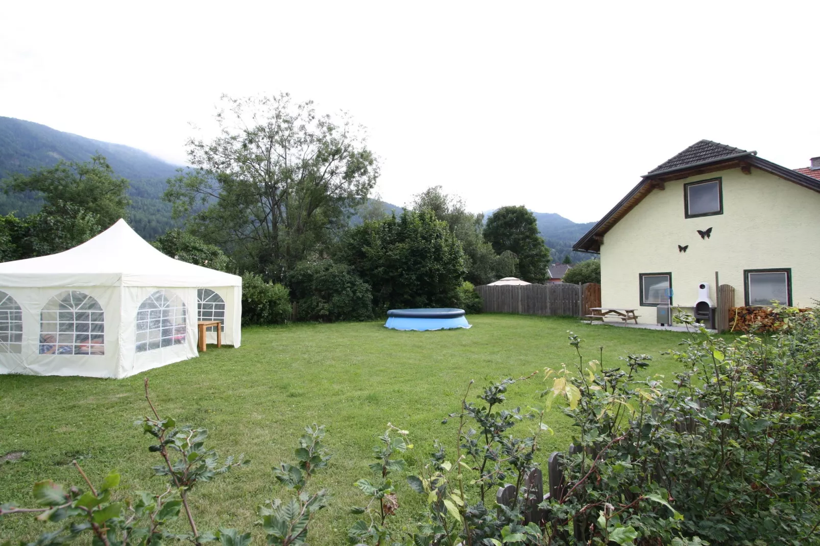 Apartment Blick am Mur-Tuinen zomer