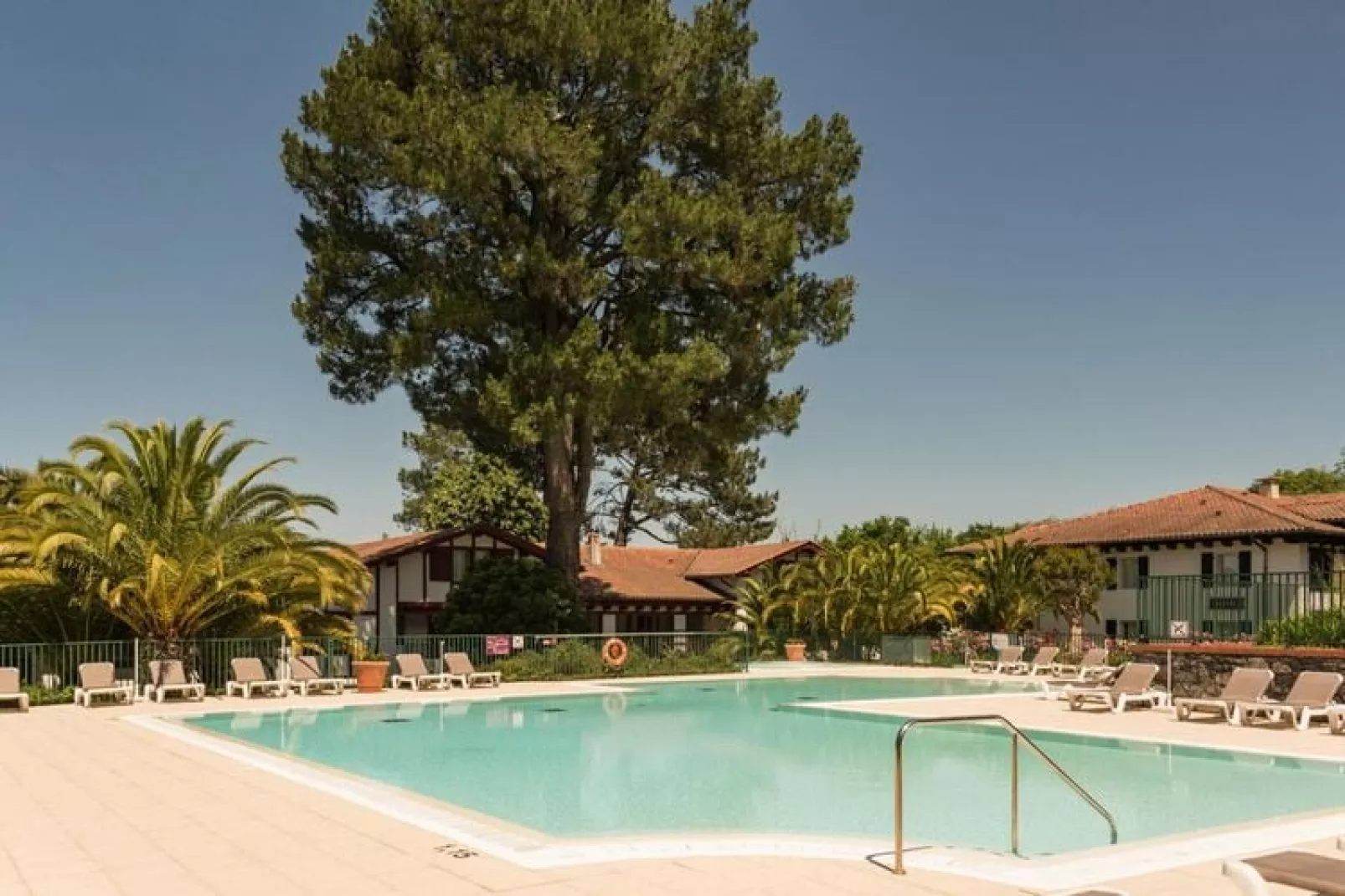 Residence La Villa Maldagora St Jean-de-Luz - 27 Apt 7 p- 1 chambre  1 coin nuit Standarding alcove-27 Apt. 7 p.- 1 chambre + 1 coin nuit Standarding alcove-Zwembad