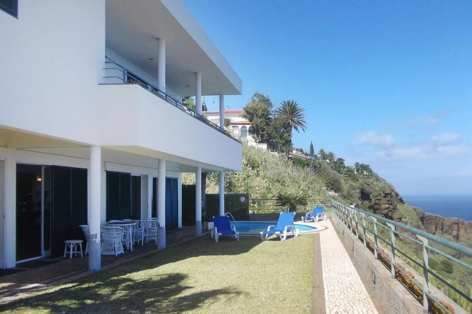 Villa in Caniço-Buitenkant zomer