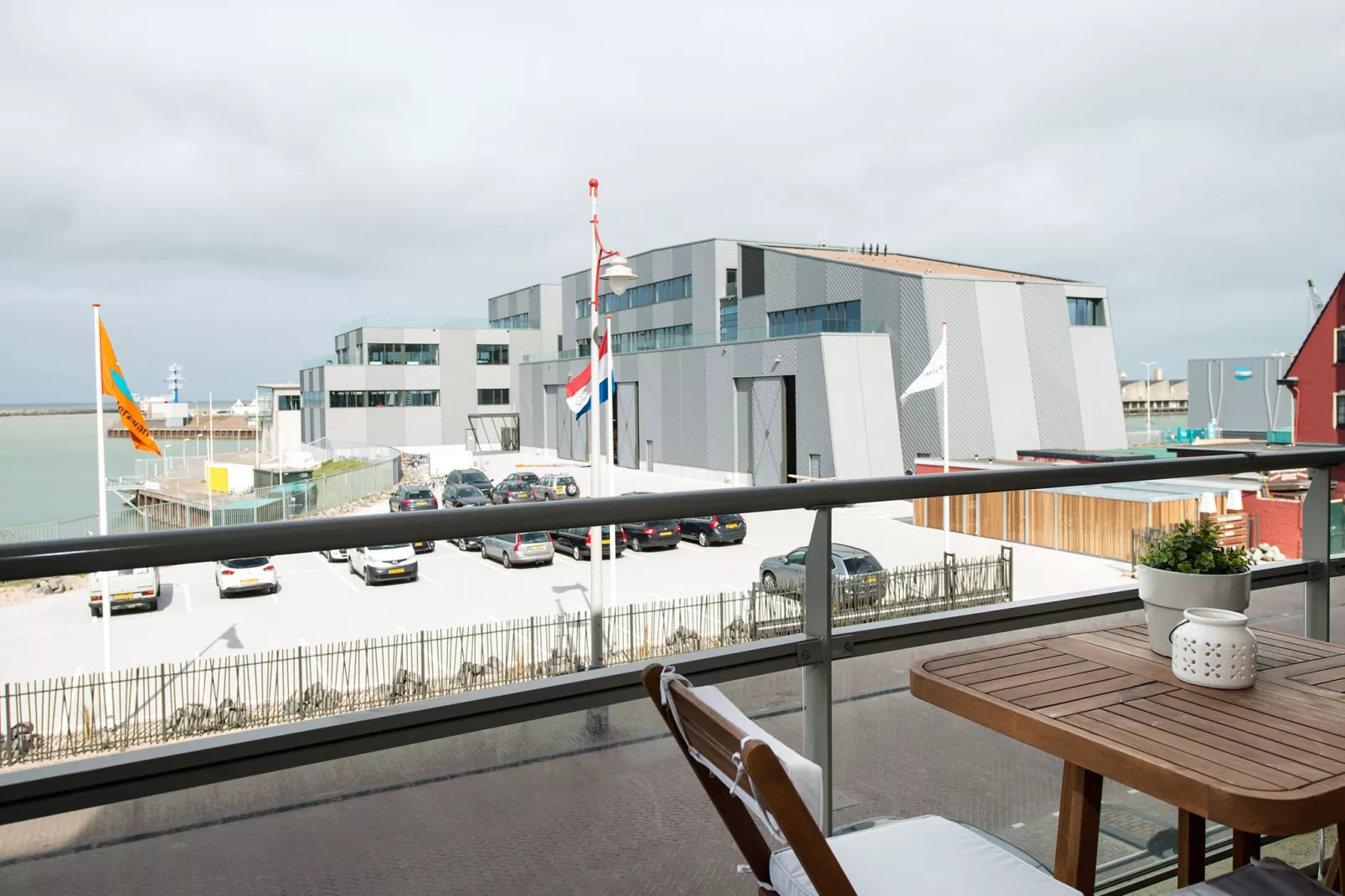 Scheveningen Harbour 22c-Buitenkant zomer