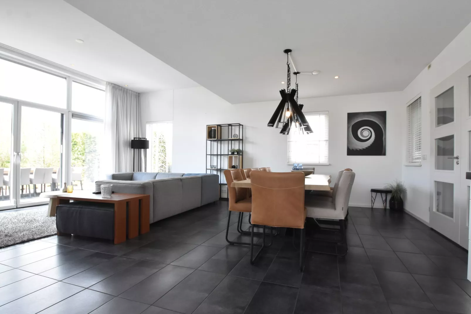 Villa Black & White Harderwijk 209-Woonkamer