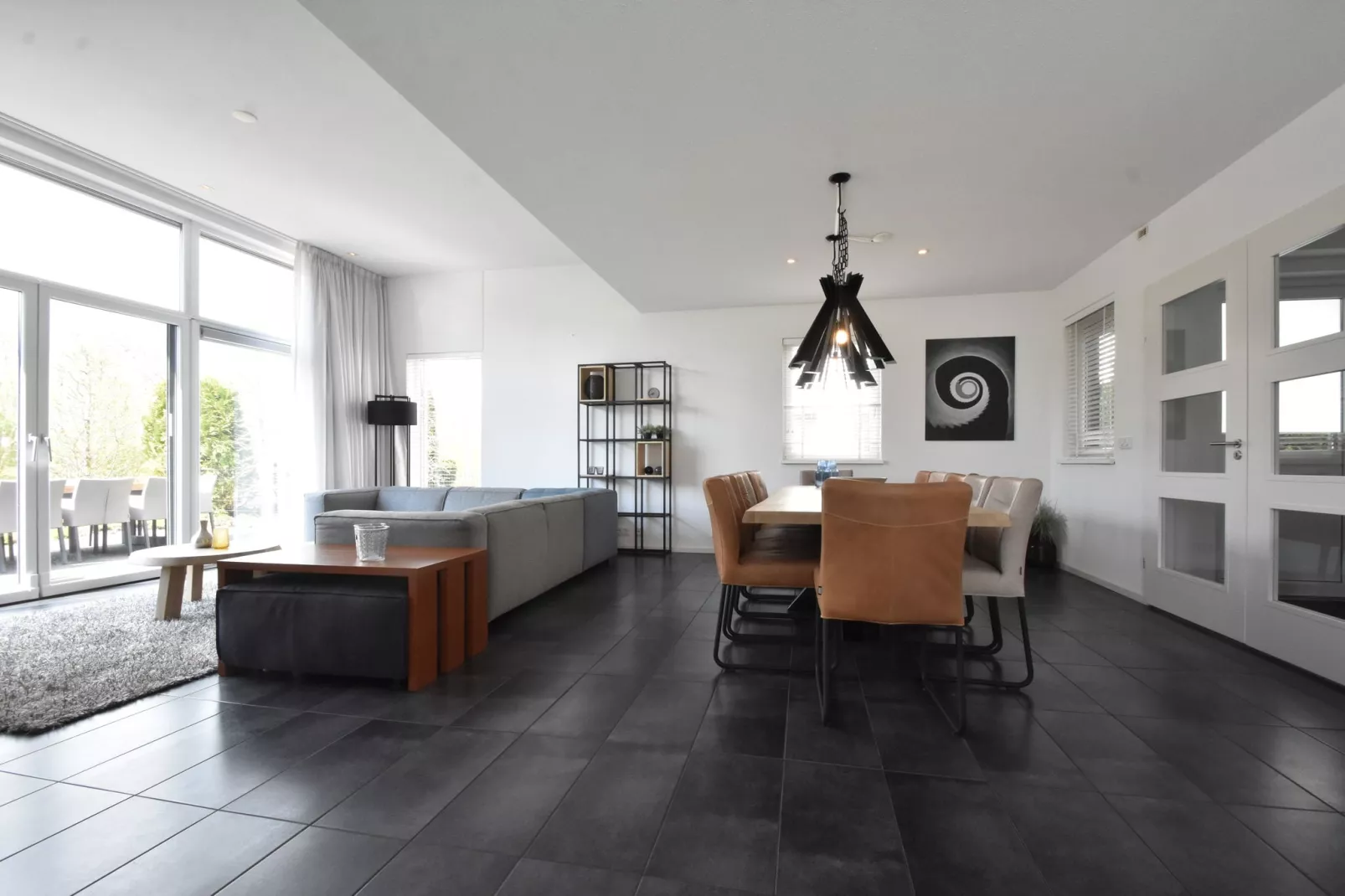 Villa Black & White Harderwijk 209-Woonkamer