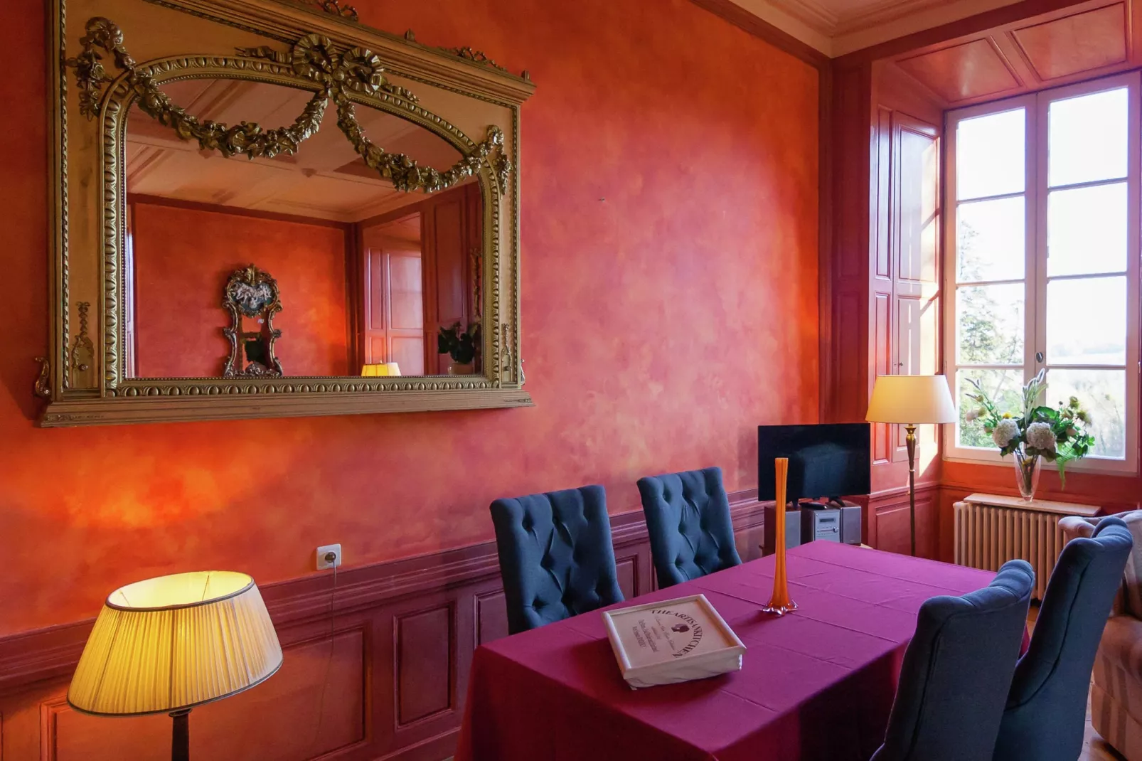 Chambre Rouge-Woonkamer