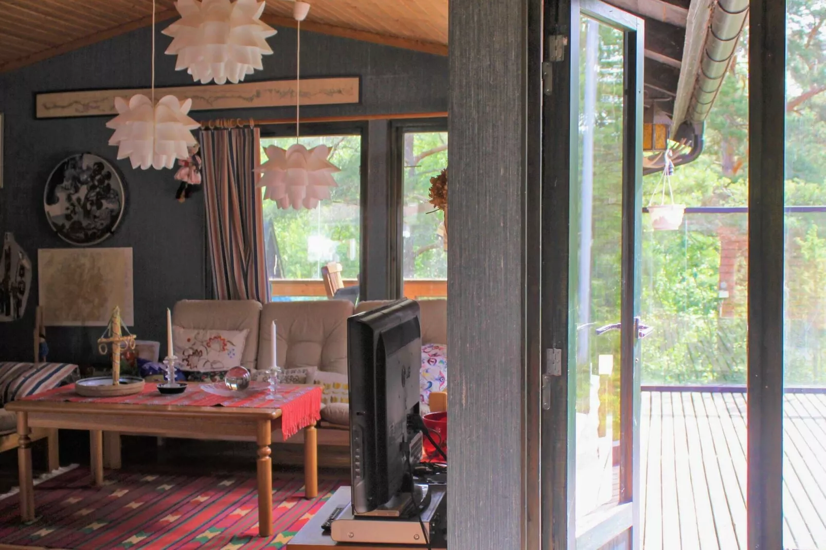 Schilderachtig huisje aan het meer-By Traum-Binnen