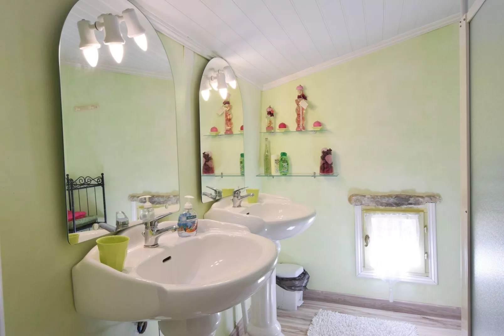 Gite 2 - Pont de Barret 4pers-Badkamer