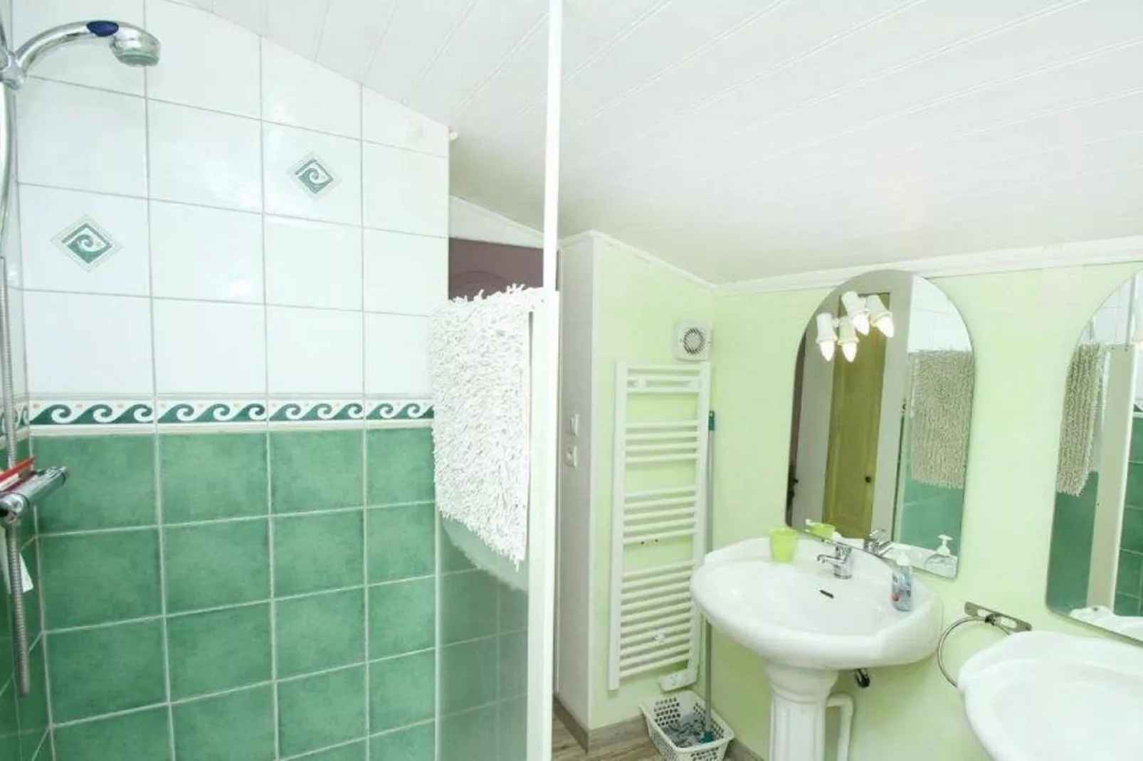 Gite 2 - Pont de Barret 4pers-Badkamer