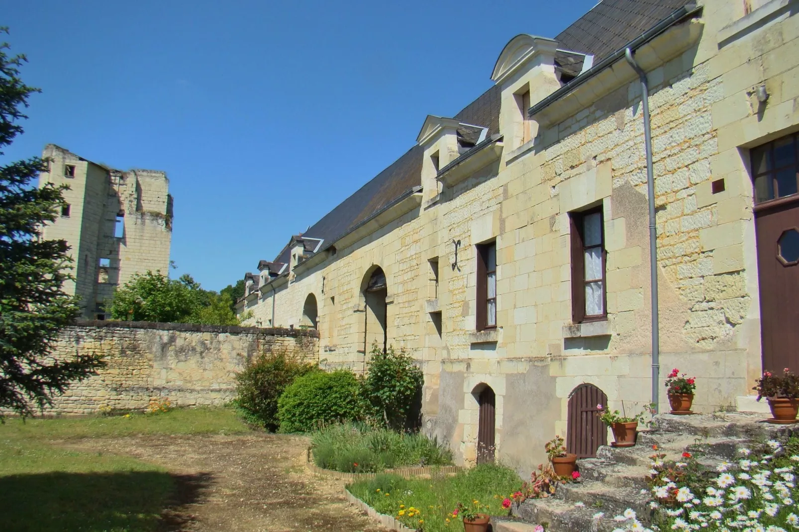 Domaine de Cessigny-Buitenkant zomer