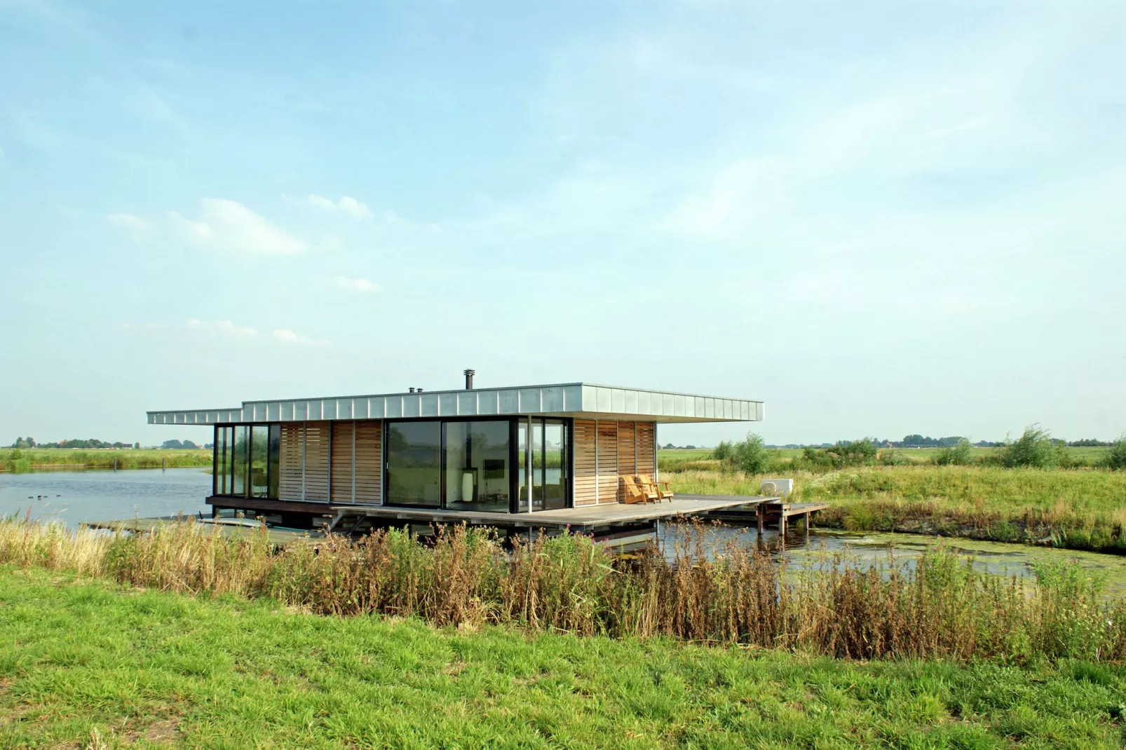 Watervilla de Blauwe Reiger-Buitenkant zomer