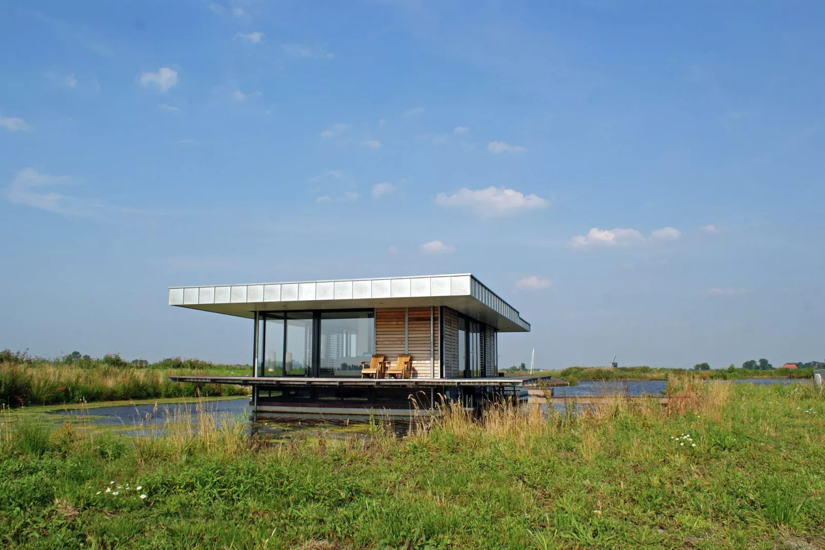 Watervilla de Blauwe Reiger-Buitenkant zomer