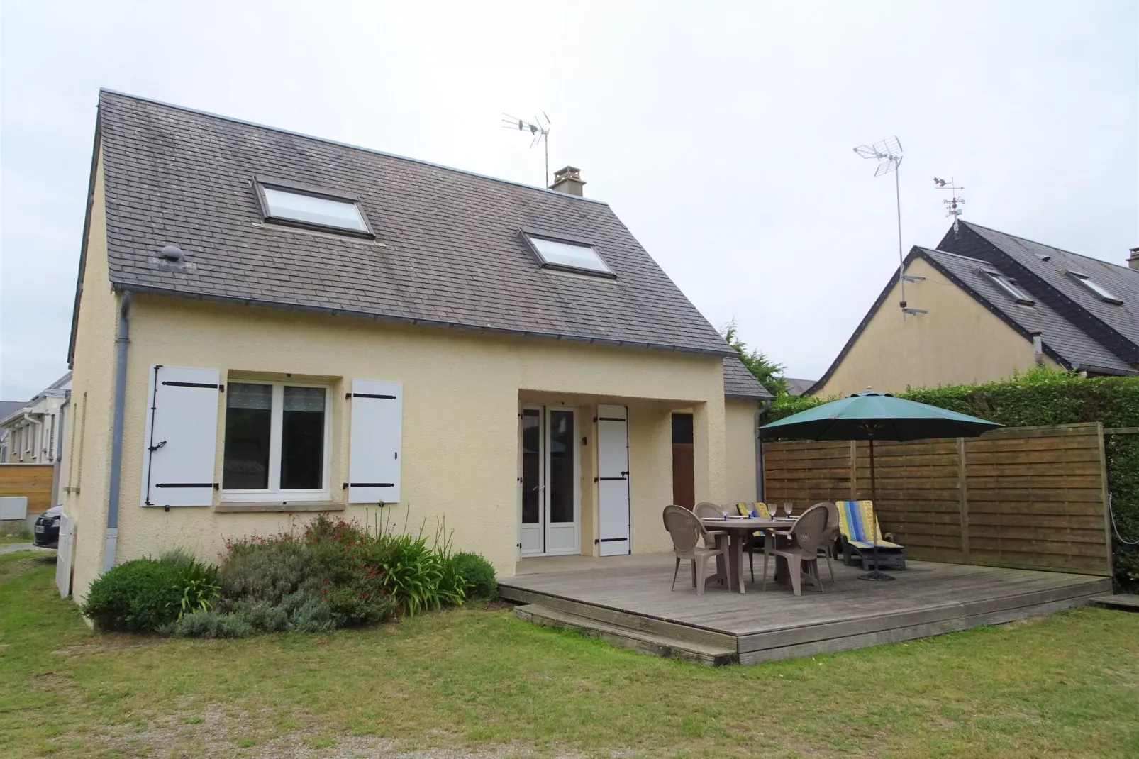 Holiday home Portbail-Buitenkant zomer