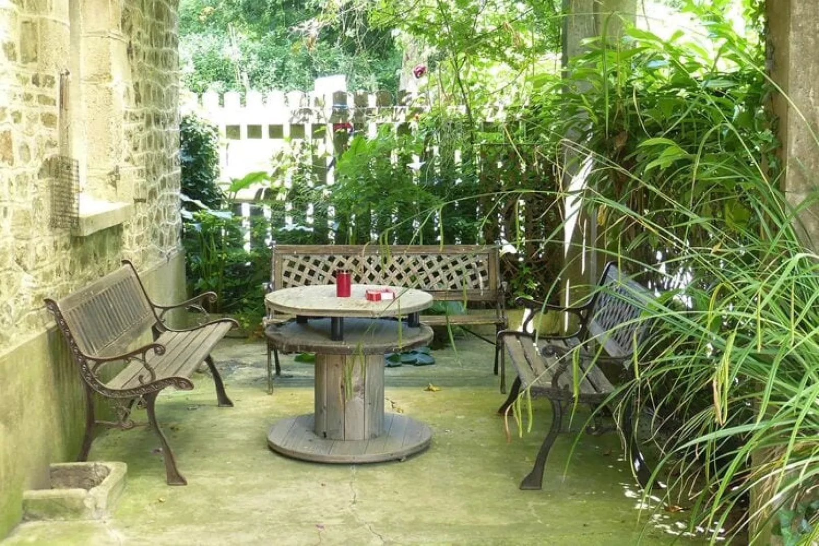 Semi-detached house St Sauveur-le-Vicomte--Tuinen zomer
