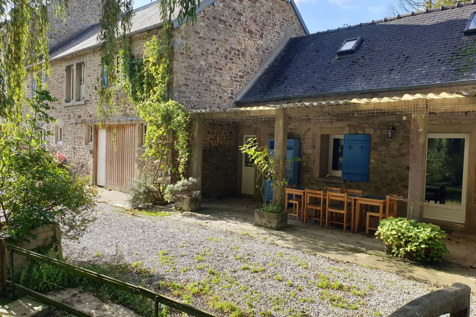 Semi-detached house St Sauveur-le-Vicomte--Buitenkant zomer