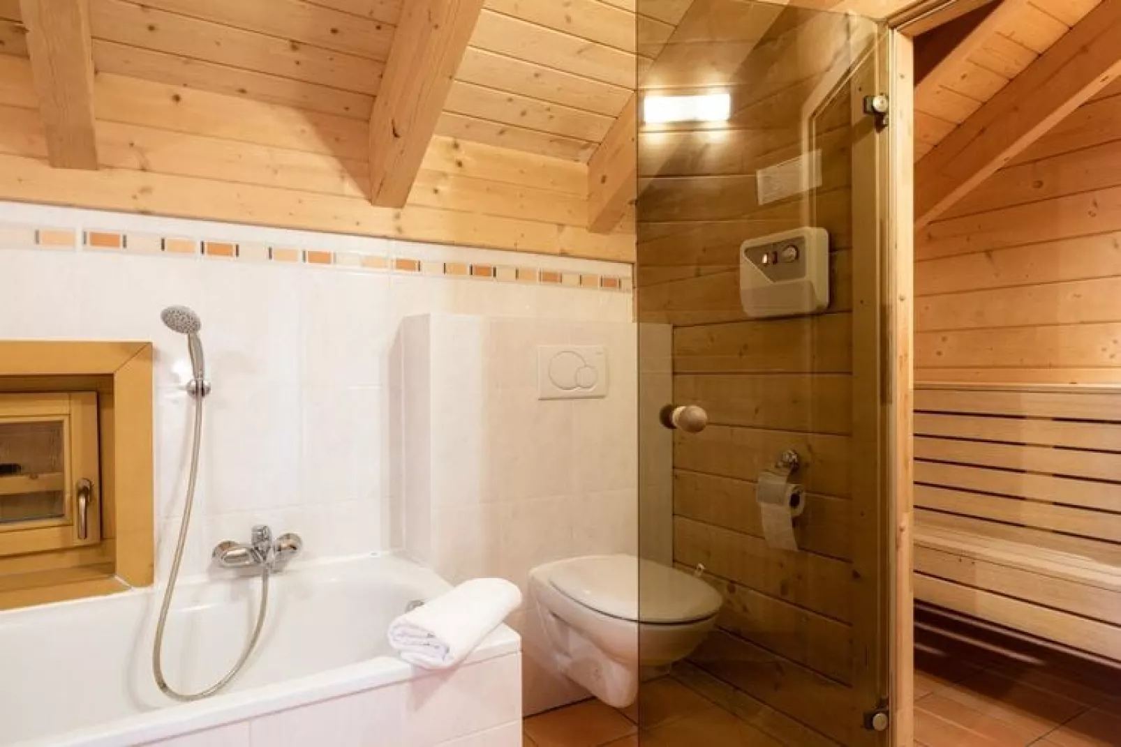 Koralpe ohne Sauna-Badkamer