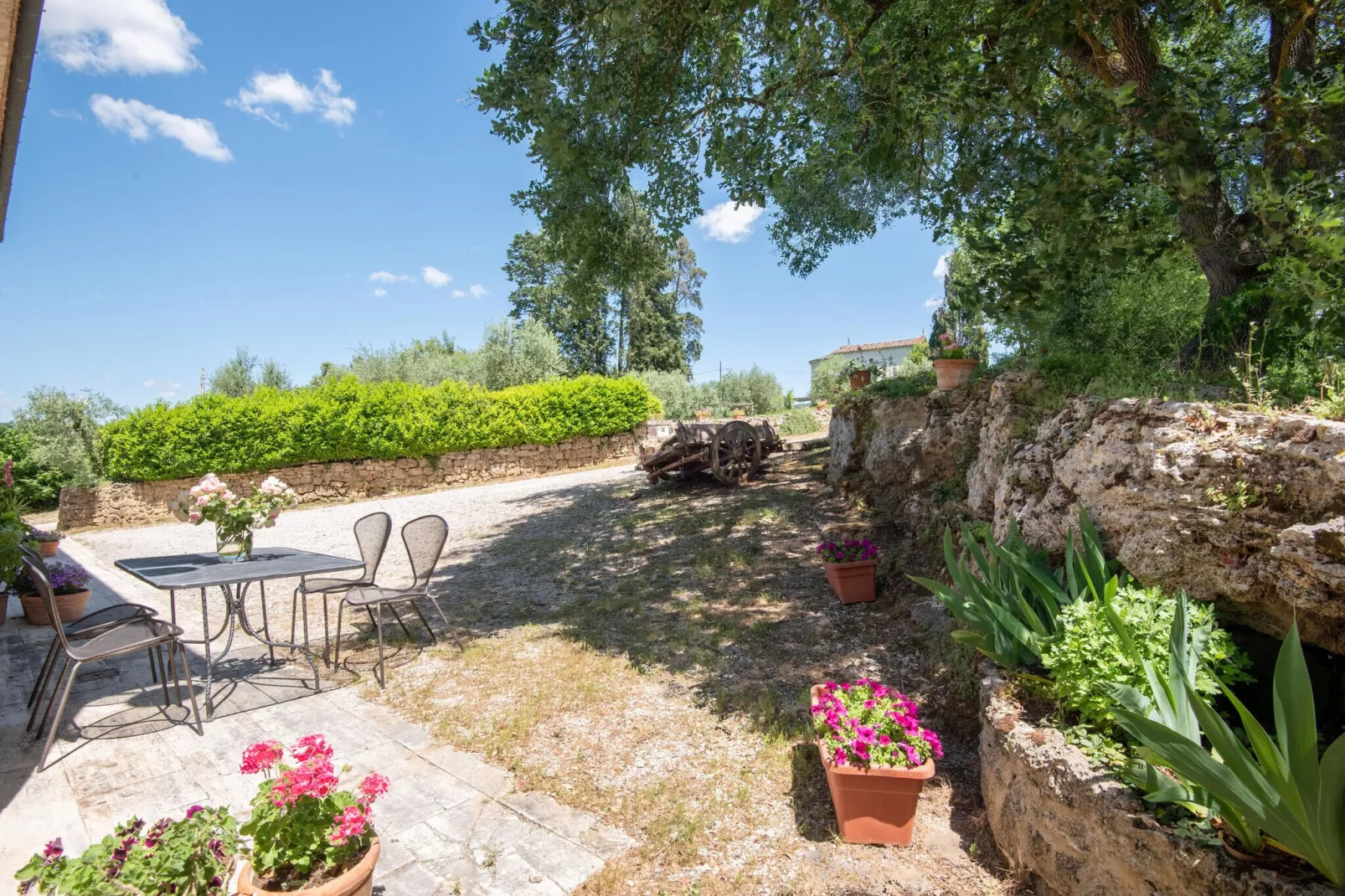 Rustiek appartement in Rapolano Terme met zwembad