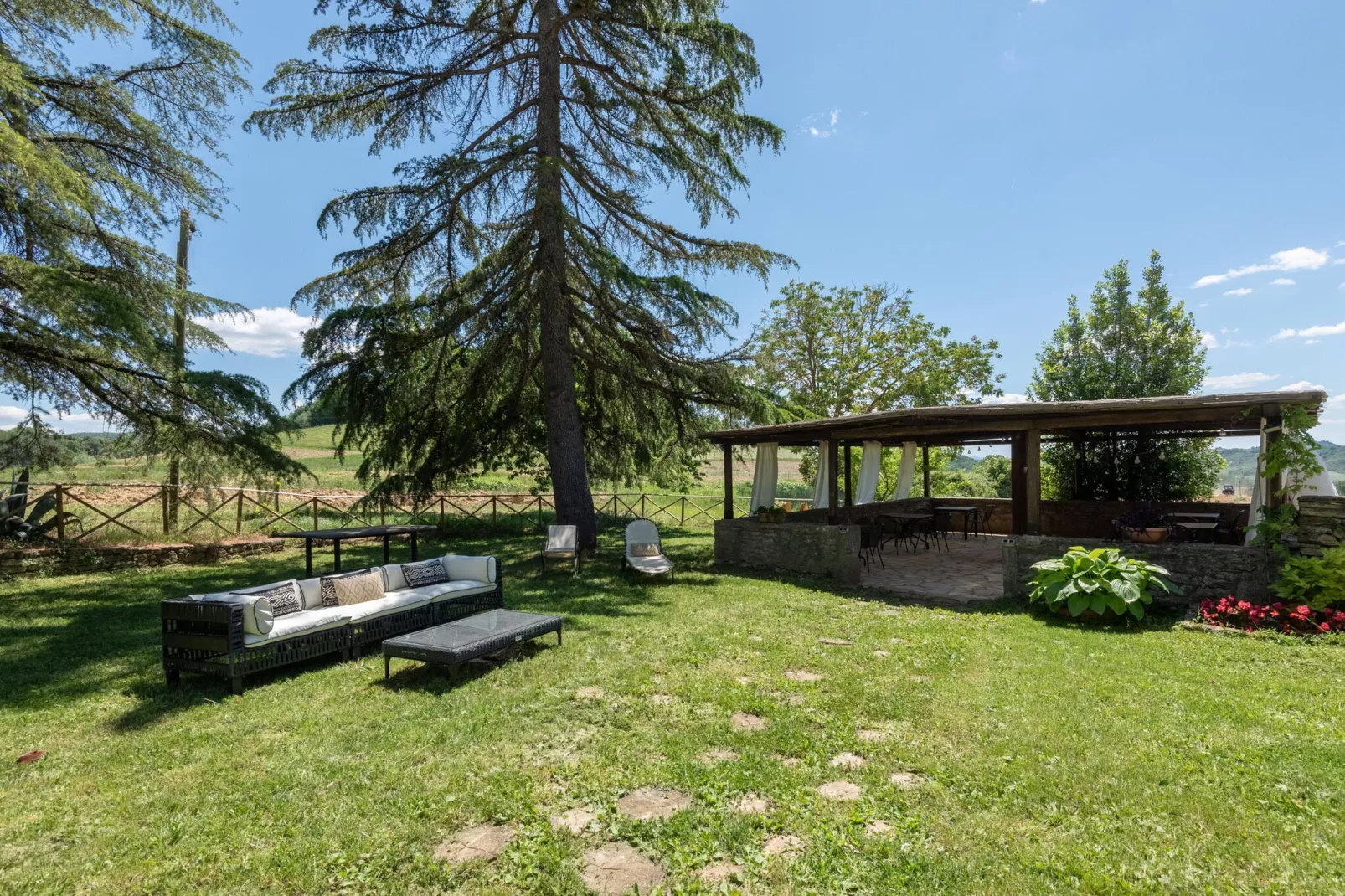 Rustiek appartement in Rapolano Terme met zwembad