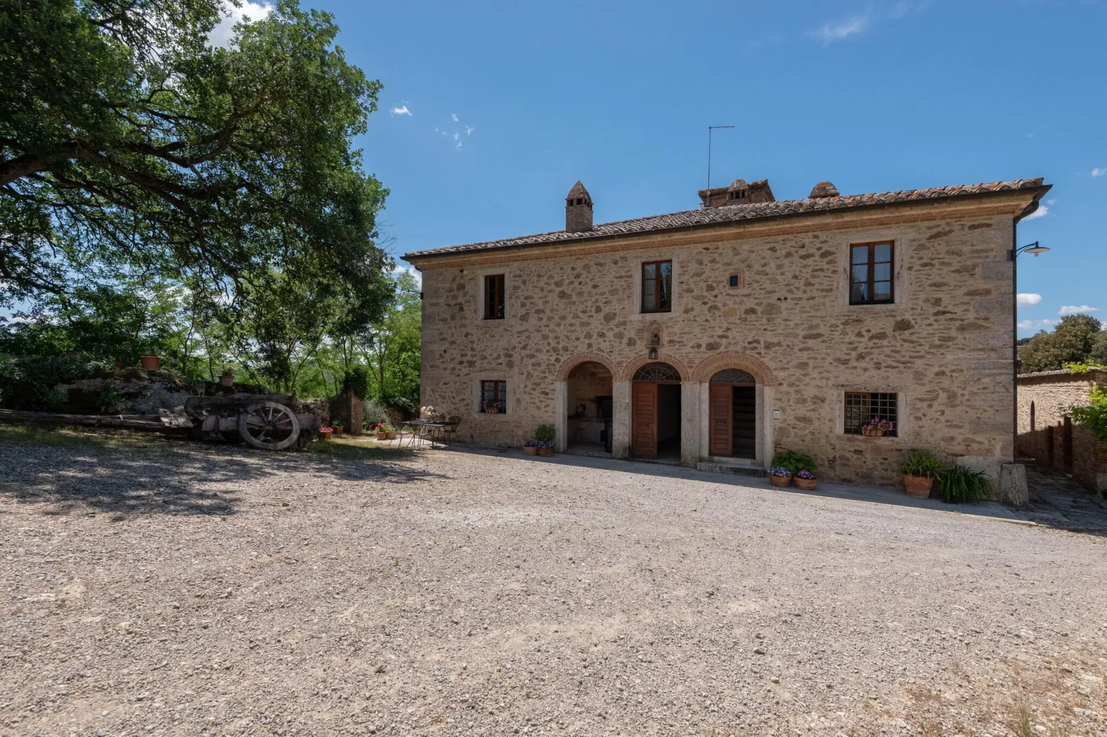 Rustiek appartement in Rapolano Terme met zwembad - Buitenkant zomer