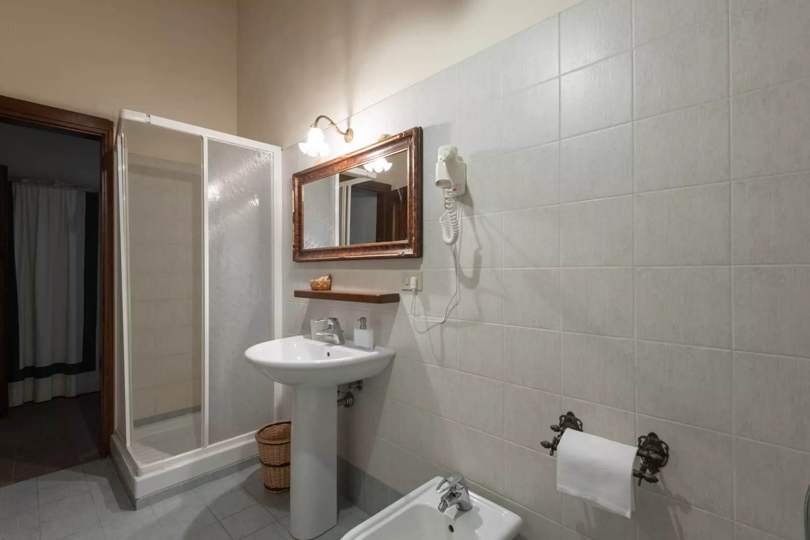 Rustiek appartement in Rapolano Terme met zwembad - Badkamer