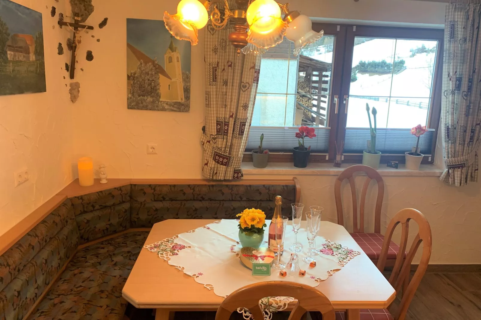 Ferienhaus Krapflgeusche-Eetkamer
