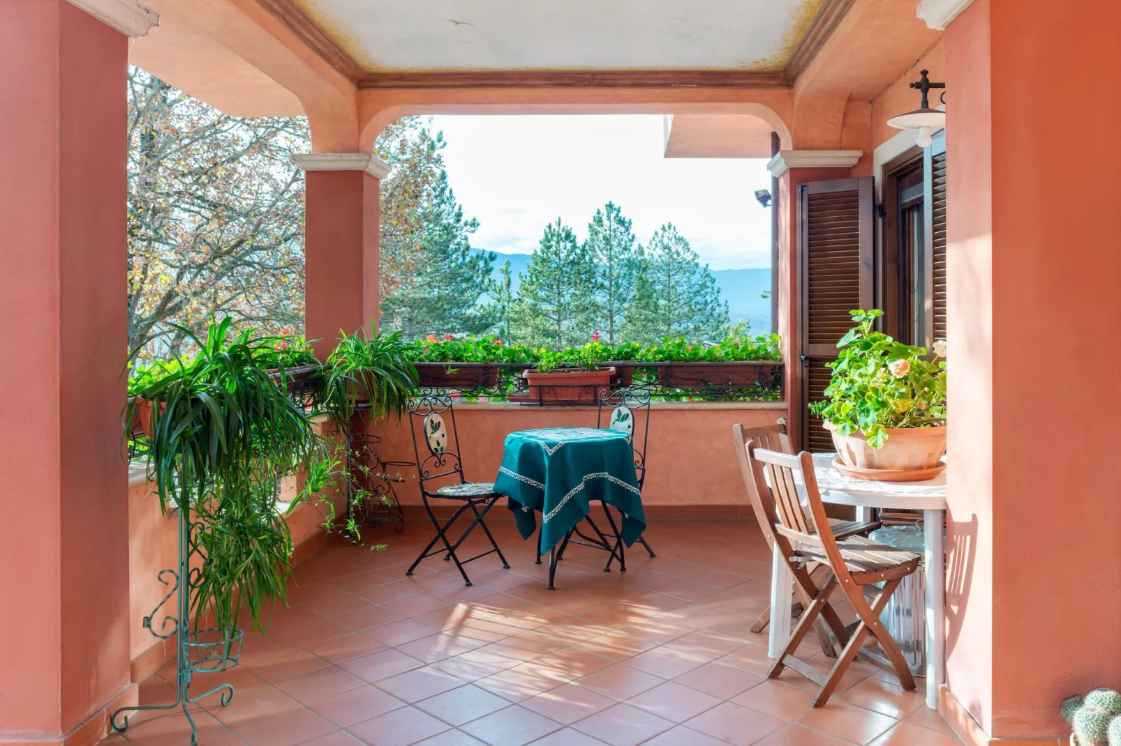 Appartamento in Villa con Giardino e Piscina-Terrasbalkon