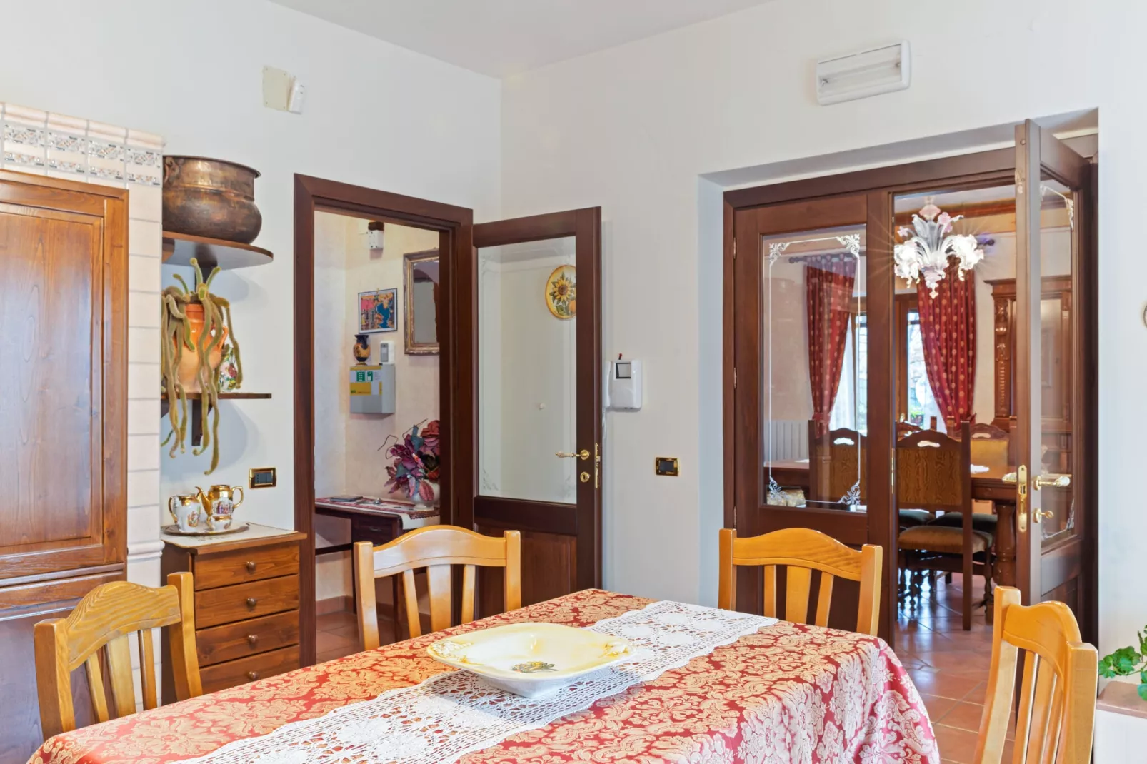 Appartamento in Villa con Giardino e Piscina-Eetkamer