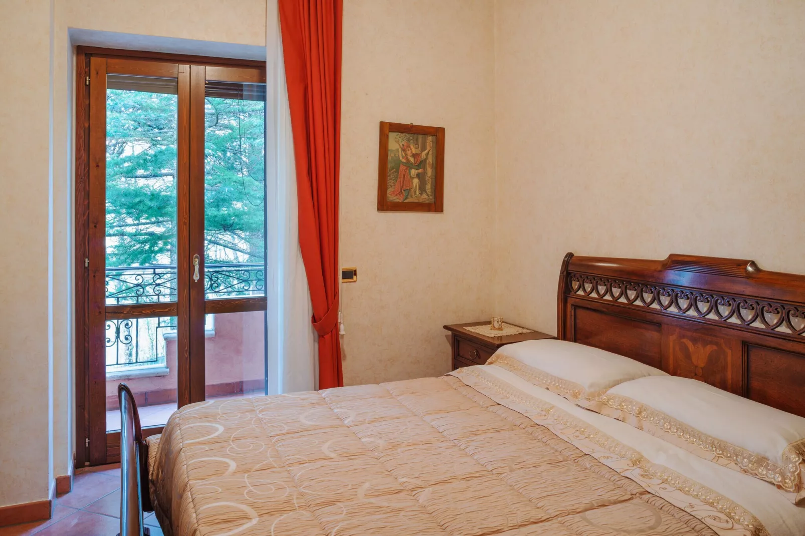 Appartamento in Villa con Giardino e Piscina-Slaapkamer