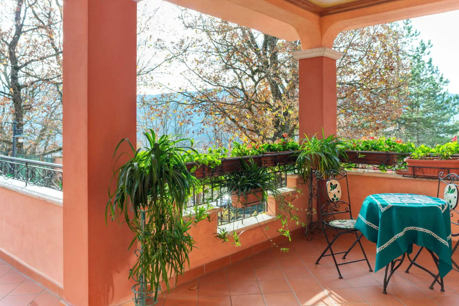 Appartamento in Villa con Giardino e Piscina-Terrasbalkon