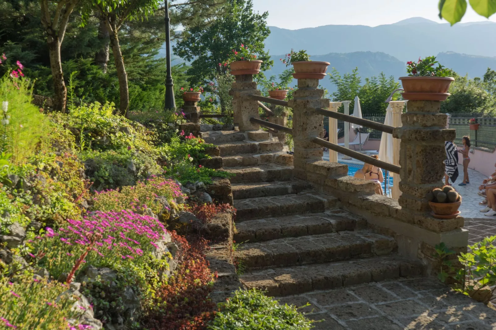 Appartamento in Villa con Giardino e Piscina-Tuinen zomer