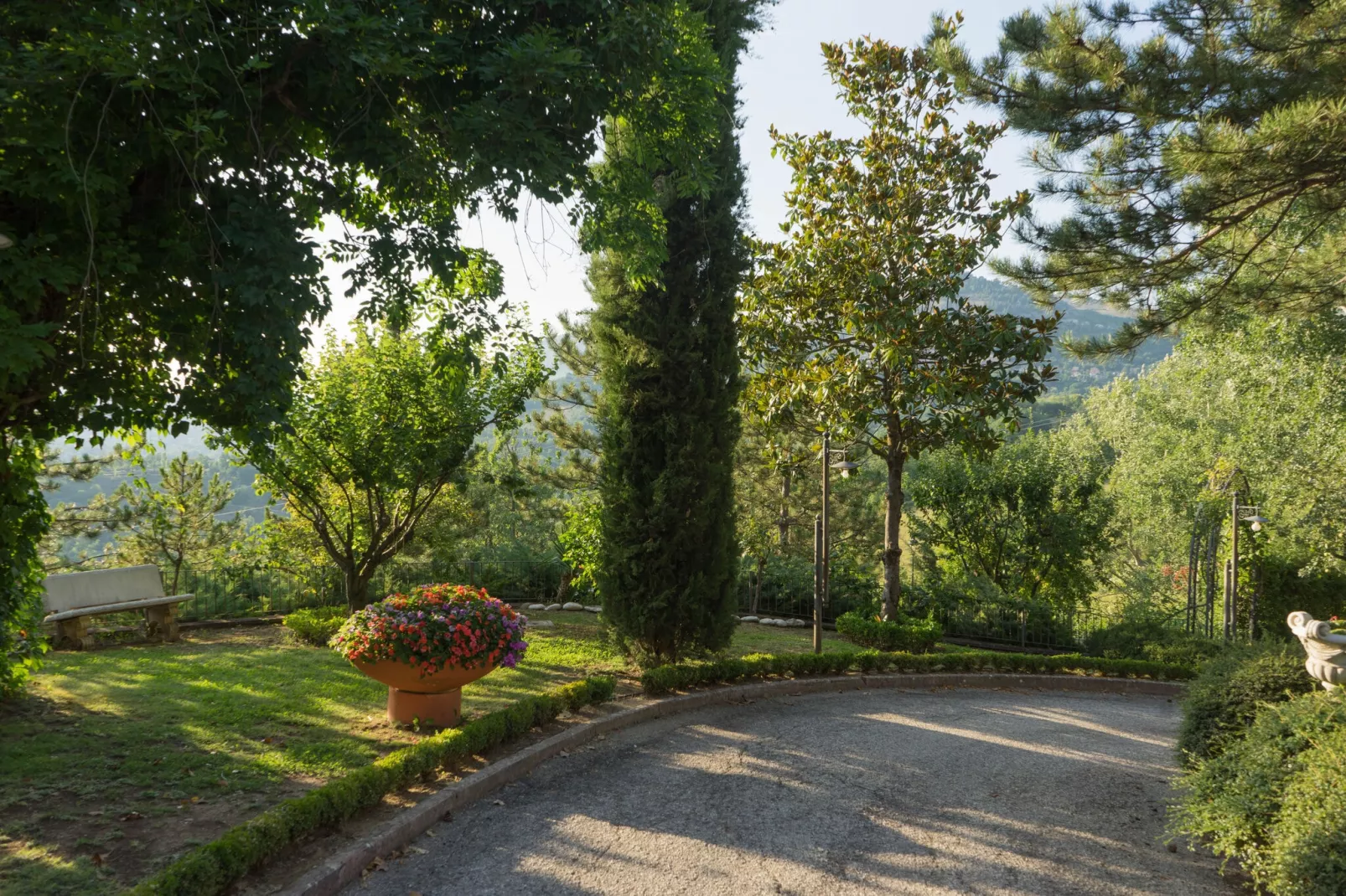 Appartamento in Villa con Giardino e Piscina-Tuinen zomer