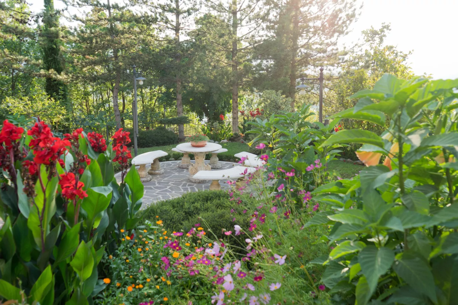 Appartamento in Villa con Giardino e Piscina-Tuinen zomer