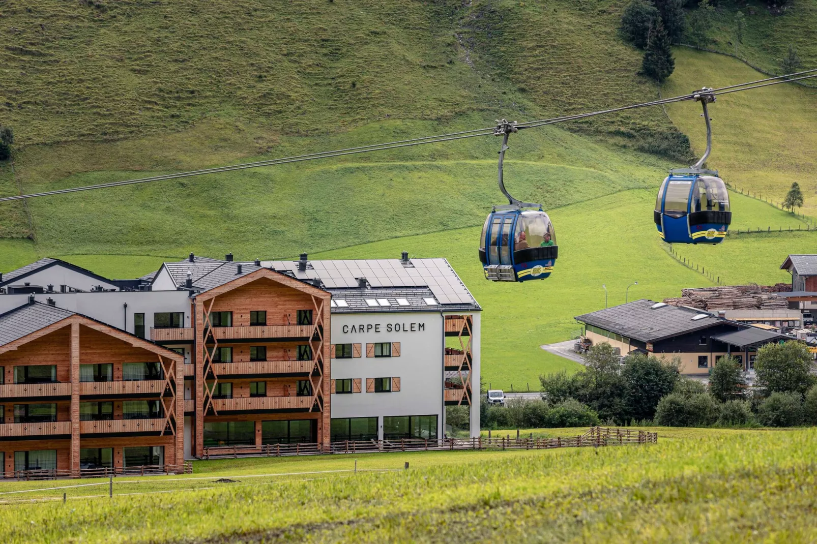 Luxe appartement met sauna, direct aan de skipiste-Buitenkant zomer