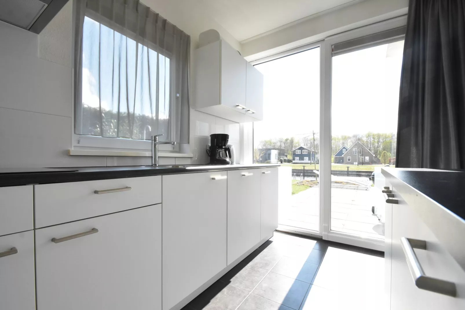 Villa Sunshine Harderwijk 234-Keuken