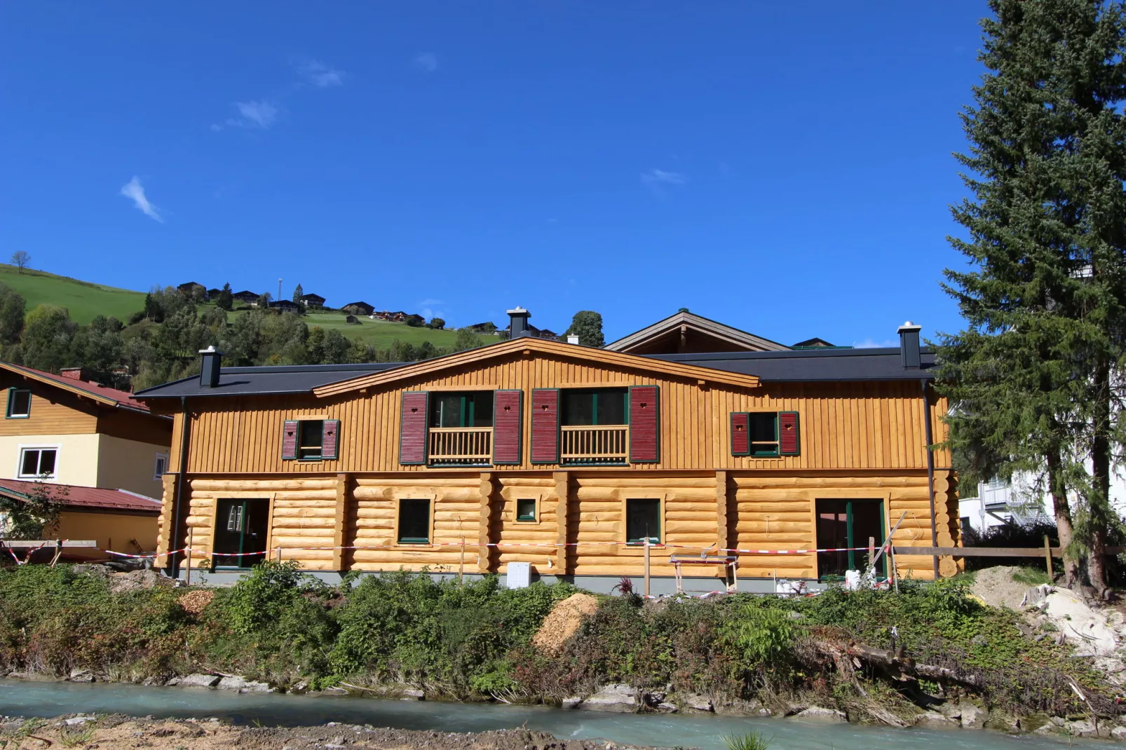Luxusapartments Kaprun - West B-Buitenkant zomer